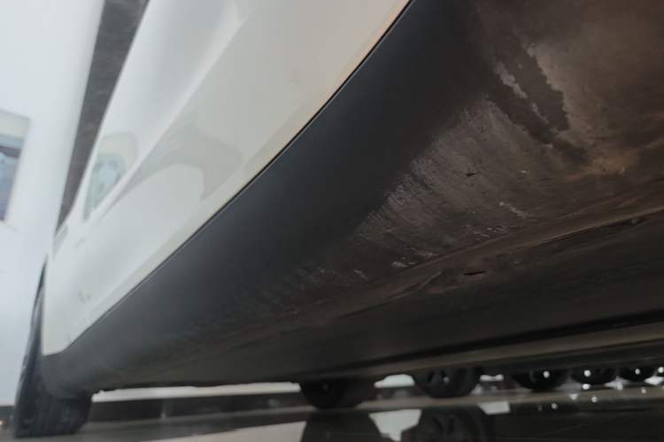 Used Tesla Model Y 2024 Rear-Wheel-Drive Version Right Side Sill