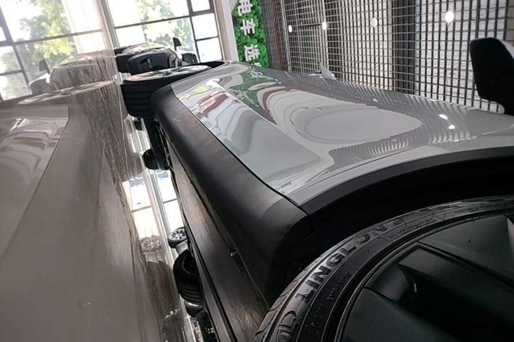 Used Tesla Model Y 2024 Long-Range All-Wheel-Drive Version Right Side Sill