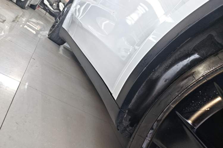 Used Tesla Model Y 2024 Long-Range All-Wheel-Drive Version Right Side Sill