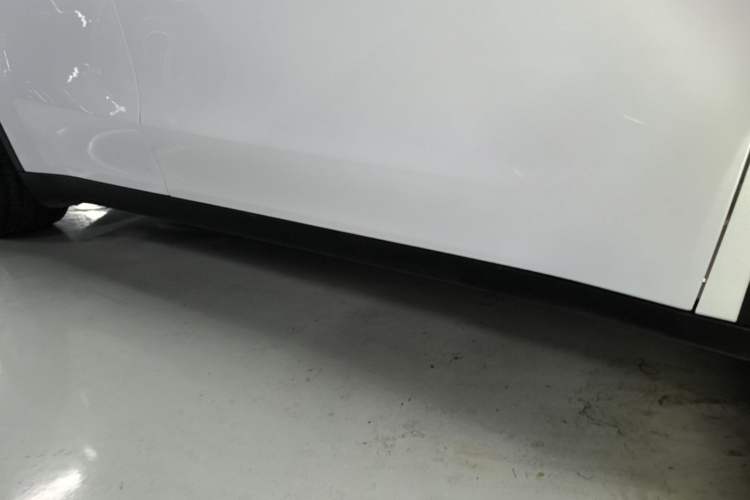 Used Tesla Model Y 2024 Rear-Wheel-Drive Version Right Side Sill