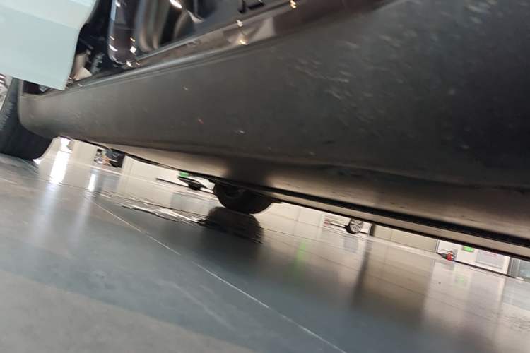 Used Tesla Model Y 2024 Rear-Wheel-Drive Version Right Side Sill