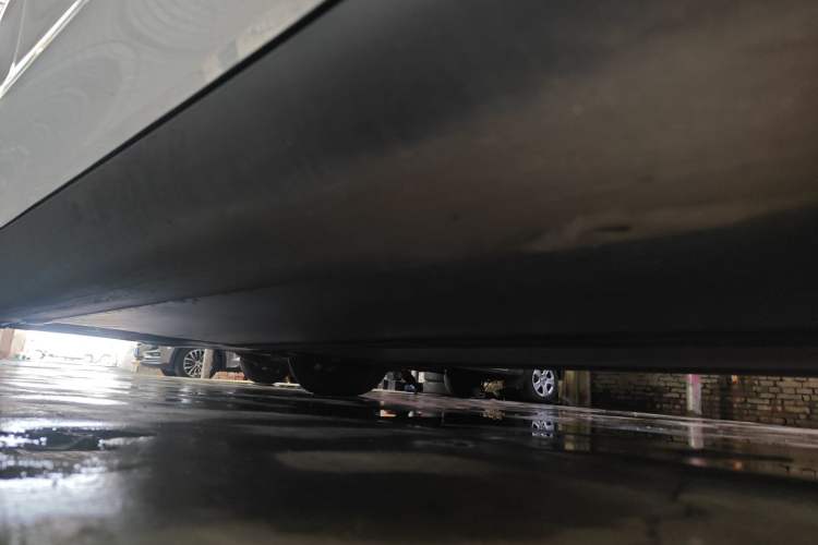 Used Tesla Model Y 2024 Rear-Wheel-Drive Version Right Side Sill