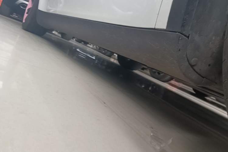 Used Tesla Model Y 2024 Rear-Wheel-Drive Version Right Side Sill