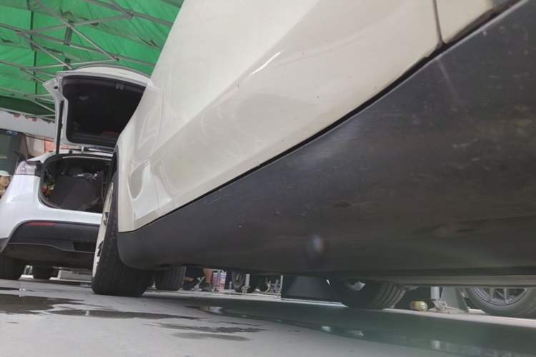 Used Tesla Model Y 2024 Rear-Wheel-Drive Version Right Side Sill