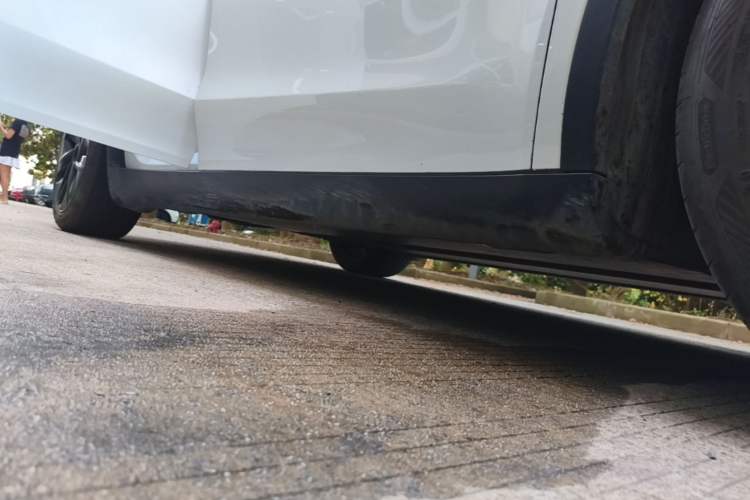 Used Tesla Model Y 2024 Rear-Wheel-Drive Version Right Side Sill