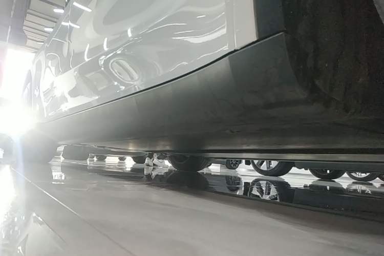 Used Tesla Model Y 2024 Rear-Wheel-Drive Version Right Side Sill