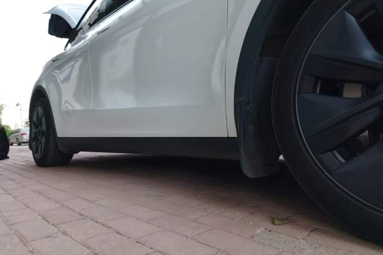 Used Tesla Model Y 2024 Rear-Wheel-Drive Version Right Side Sill