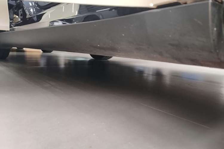 Used Tesla Model Y 2024 Rear-Wheel-Drive Version Right Side Sill