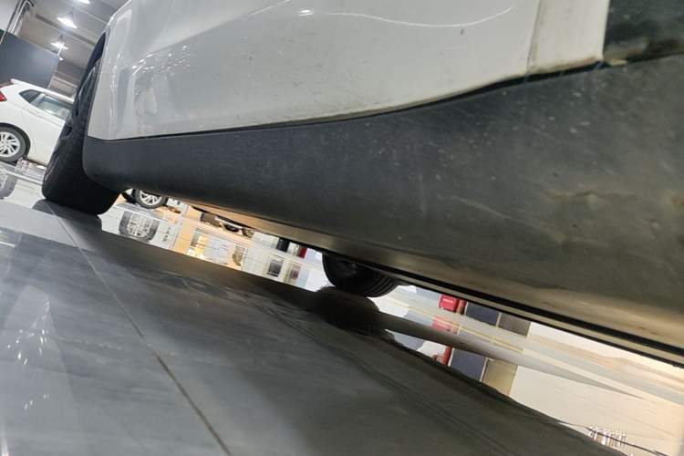 Used Tesla Model Y 2024 Rear-Wheel-Drive Version Right Side Sill