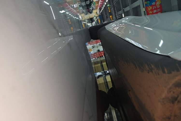 Used Tesla Model Y 2024 Rear-Wheel-Drive Version Right Side Sill