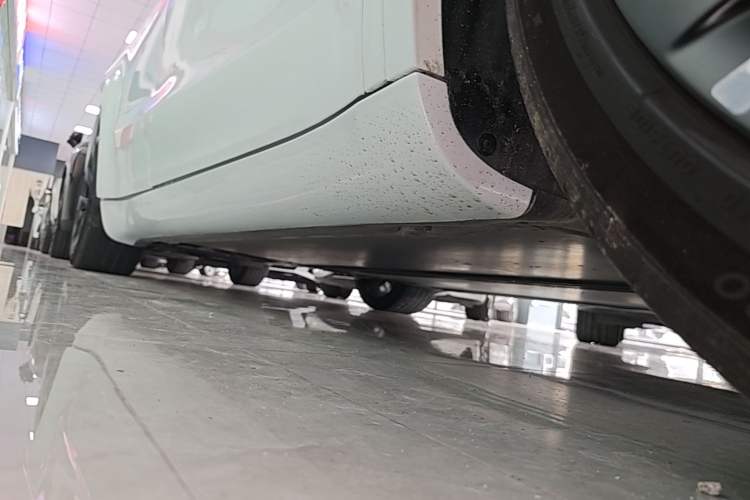 Used Tesla Model Y 2024 Rear-Wheel-Drive Version Right Side Sill