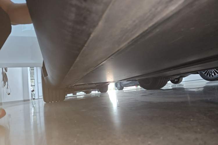 Used Tesla Model Y 2024 Rear-Wheel-Drive Version Right Side Sill