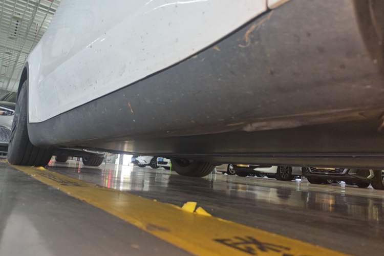 Used Tesla Model Y 2024 Rear-Wheel-Drive Version Right Side Sill