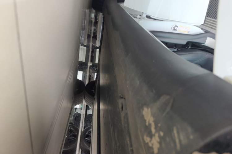 Used Tesla Model Y 2024 Rear-Wheel-Drive Version Right Side Sill