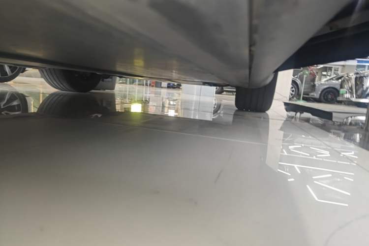 Used Tesla Model Y 2024 Rear-Wheel-Drive Version Right Side Sill