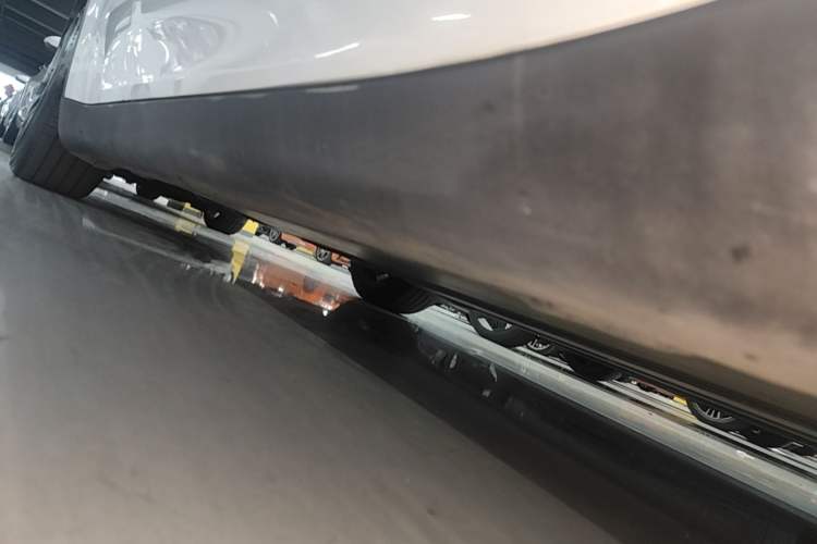 Used Tesla Model Y 2024 Rear-Wheel-Drive Version Right Side Sill