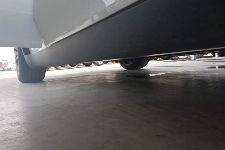 Used Tesla Model Y 2024 Rear-Wheel-Drive Version Right Side Sill
