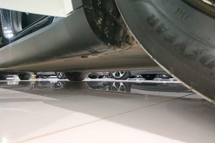 Used Tesla Model Y 2024 Rear-Wheel-Drive Version Right Side Sill