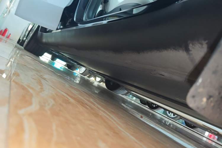 Used Tesla Model Y 2024 Rear-Wheel-Drive Version Right Side Sill