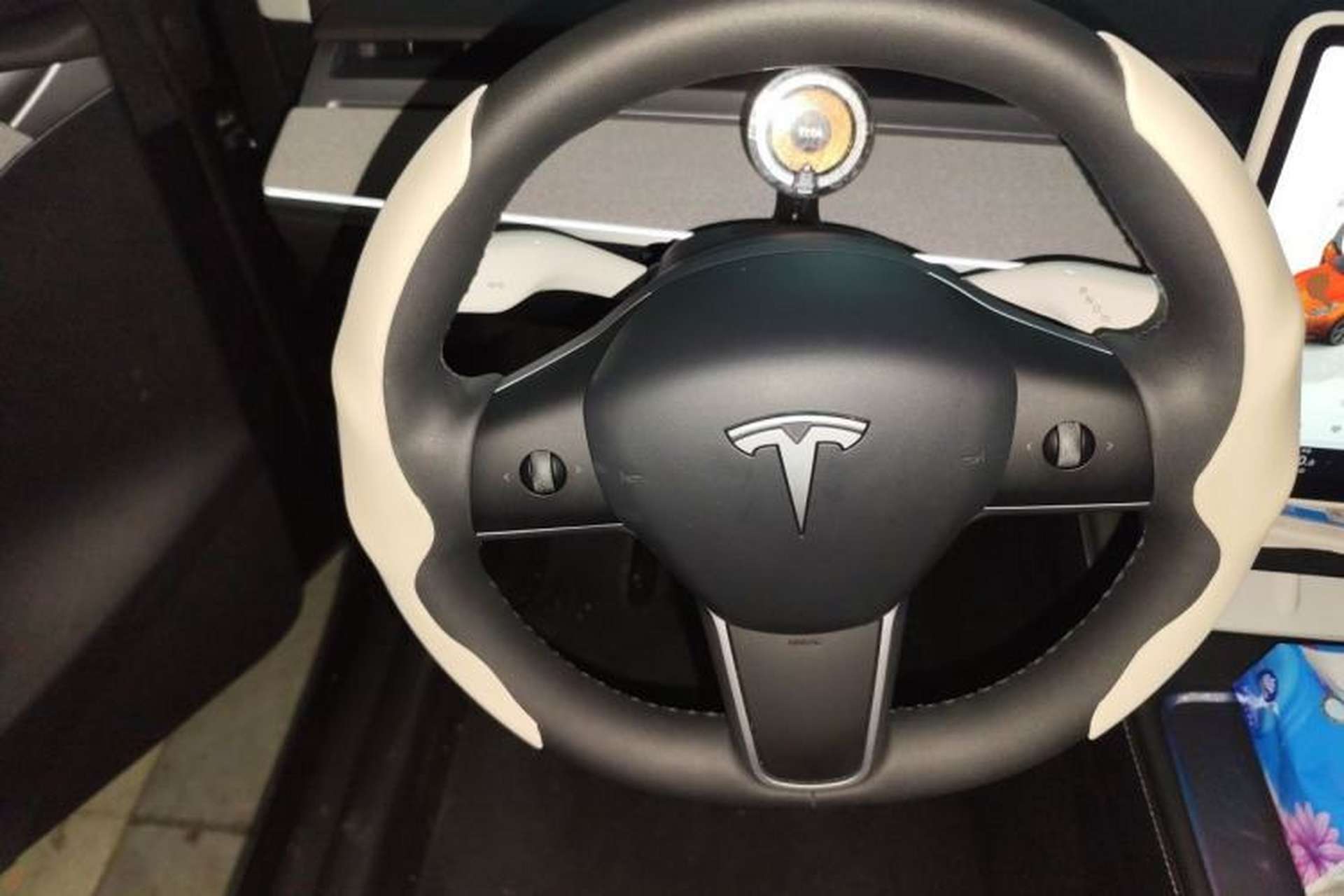 Used Tesla Model Y 2024 Rear-Wheel-Drive Version Steering Wheel