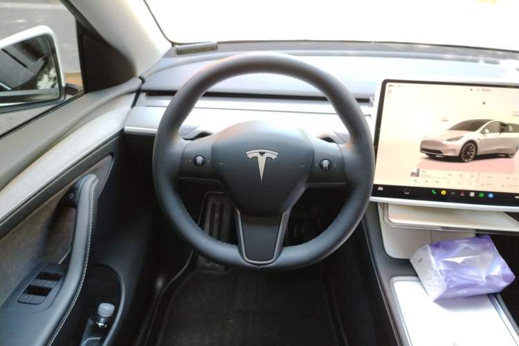 Used Tesla Model Y 2024 Long-Range All-Wheel-Drive Version Steering Wheel