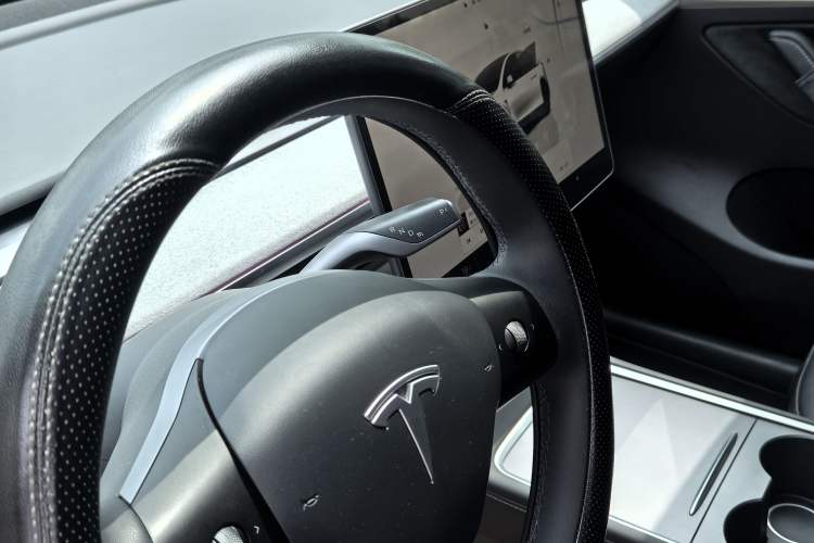 Used Tesla Model Y 2024 Rear-Wheel-Drive Version Steering Wheel