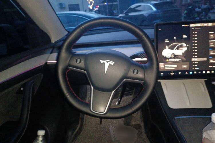 Used Tesla Model Y 2024 Long-Range All-Wheel-Drive Version Steering Wheel