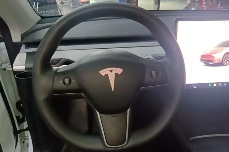 Used Tesla Model Y 2024 Rear-Wheel-Drive Version Steering Wheel