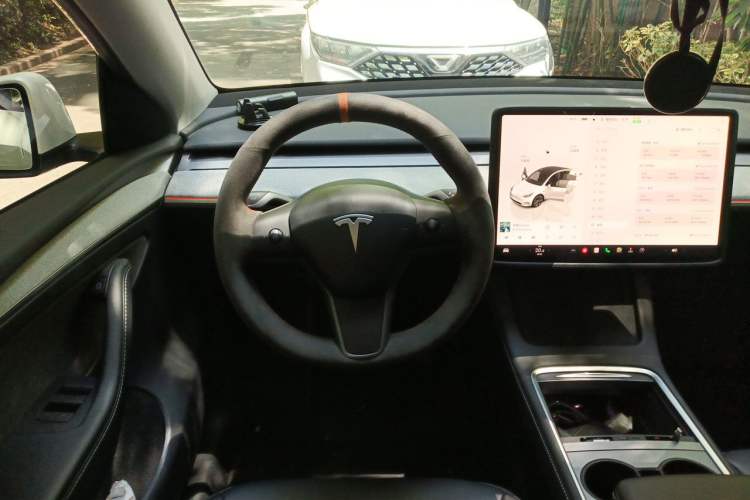 Used Tesla Model Y 2024 Rear-Wheel-Drive Version Steering Wheel