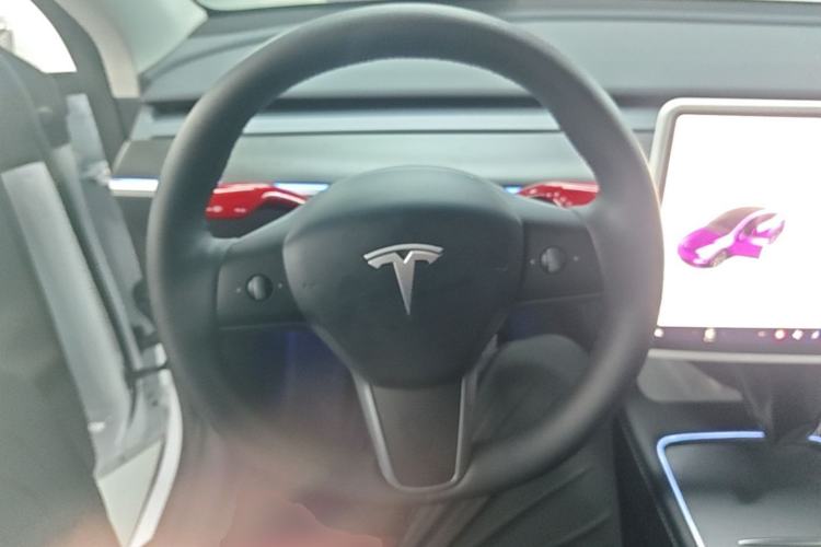 Used Tesla Model Y 2024 Long-Range All-Wheel-Drive Version Steering Wheel
