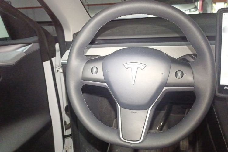 Used Tesla Model Y 2024 Rear-Wheel-Drive Version Steering Wheel