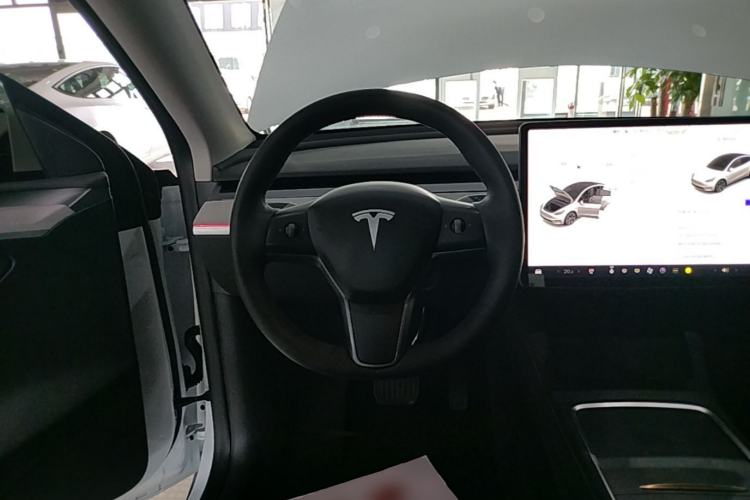 Used Tesla Model Y 2024 Long-Range All-Wheel-Drive Version Steering Wheel