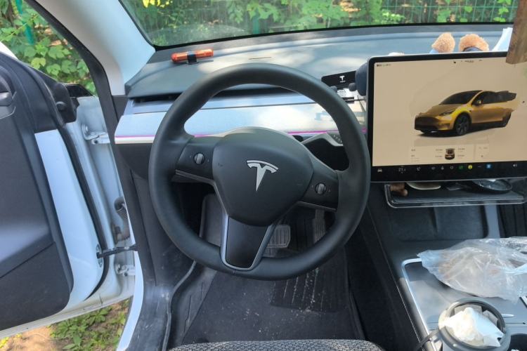 Used Tesla Model Y 2024 Rear-Wheel-Drive Version Steering Wheel