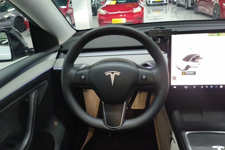 Used Tesla Model Y 2024 Long-Range All-Wheel-Drive Version Steering Wheel