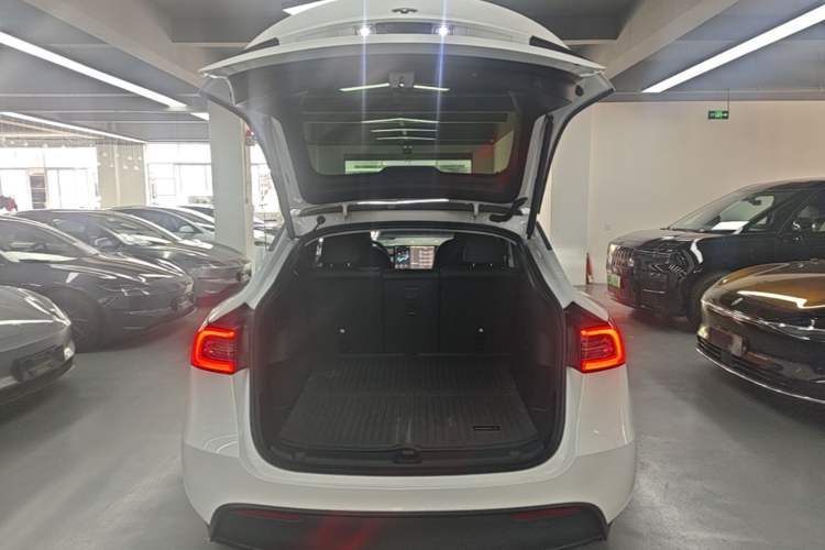 Used Tesla Model Y 2024 Long-Range All-Wheel-Drive Version Trunk