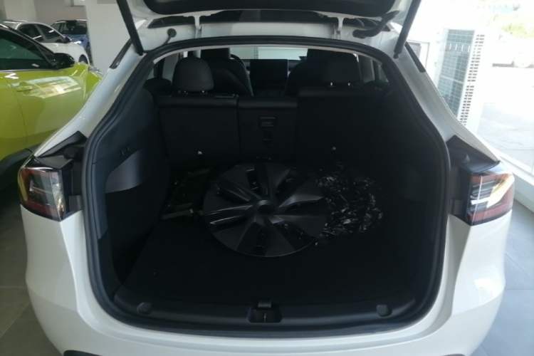 Used Tesla Model Y 2024 Rear-Wheel-Drive Version Trunk