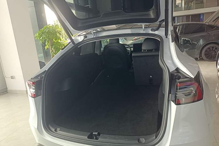 Used Tesla Model Y 2024 Rear-Wheel-Drive Version Trunk