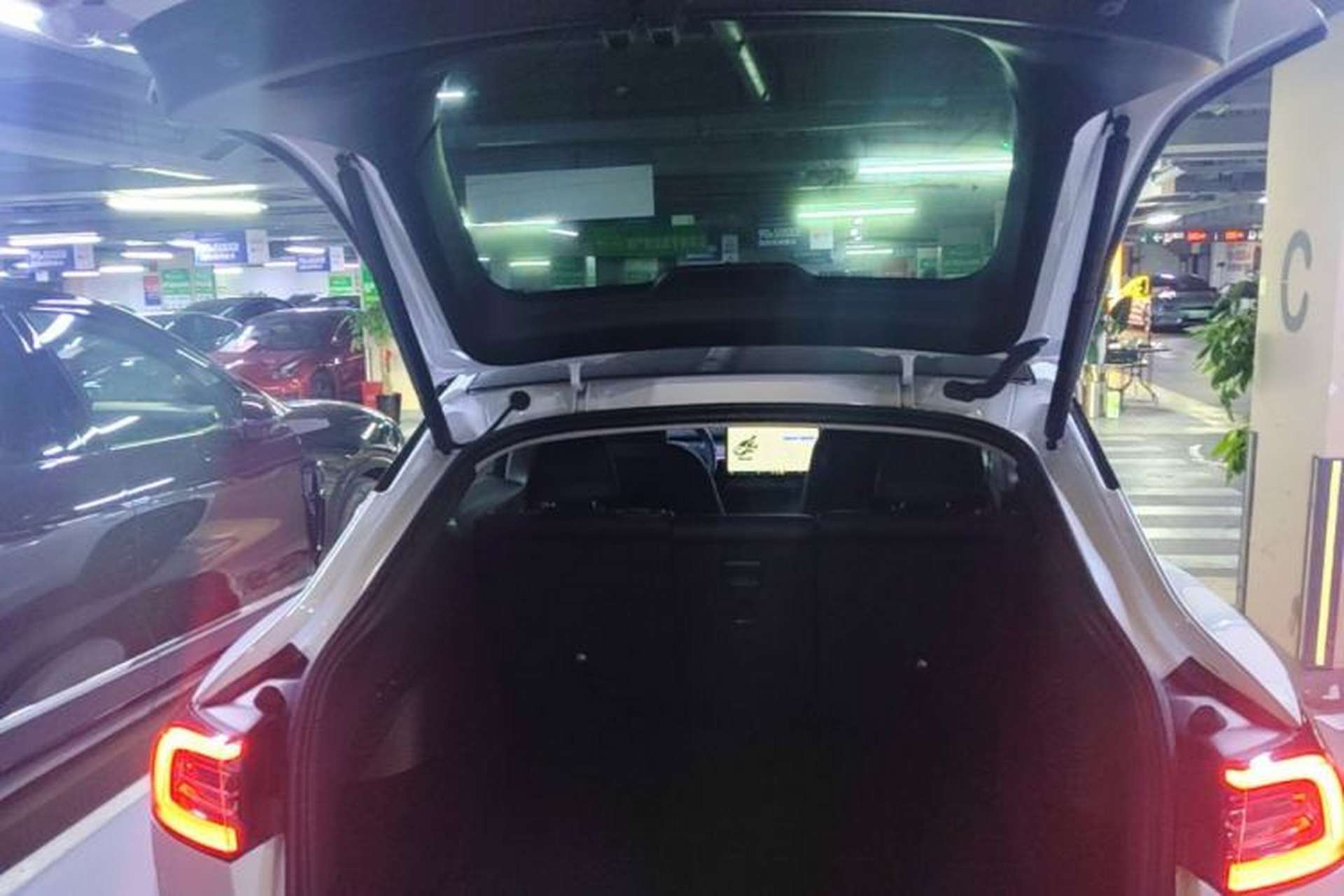 Used Tesla Model Y 2024 Long-Range All-Wheel-Drive Version Trunk