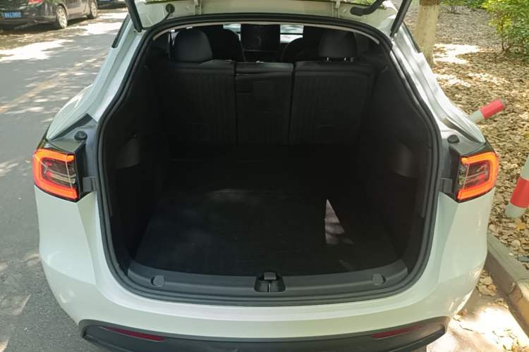 Used Tesla Model Y 2024 Rear-Wheel-Drive Version Trunk