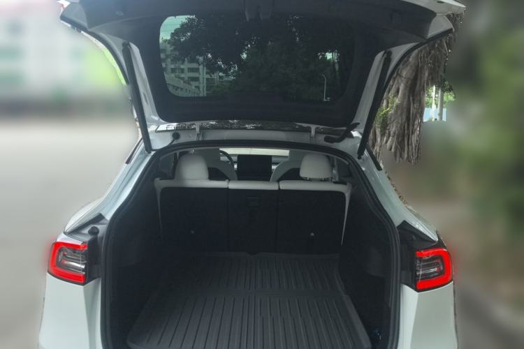 Used Tesla Model Y 2024 Long-Range All-Wheel-Drive Version Trunk