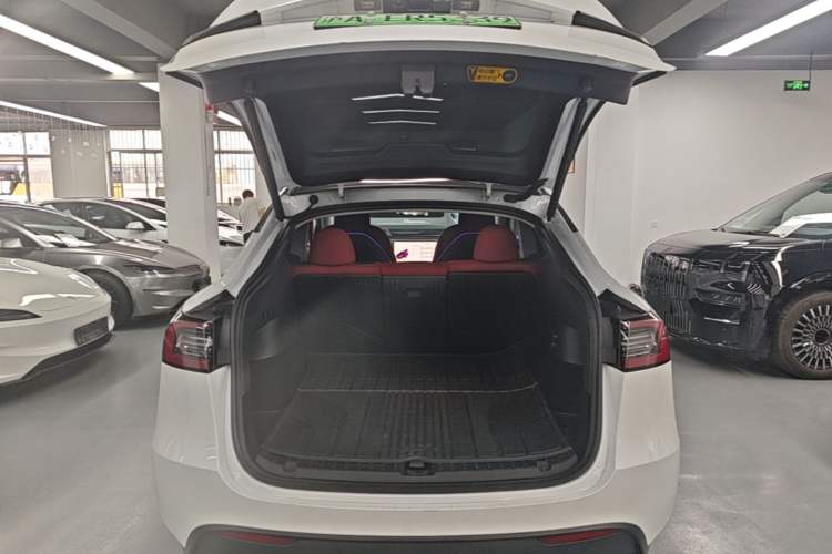 Used Tesla Model Y 2024 Long-Range All-Wheel-Drive Version Trunk