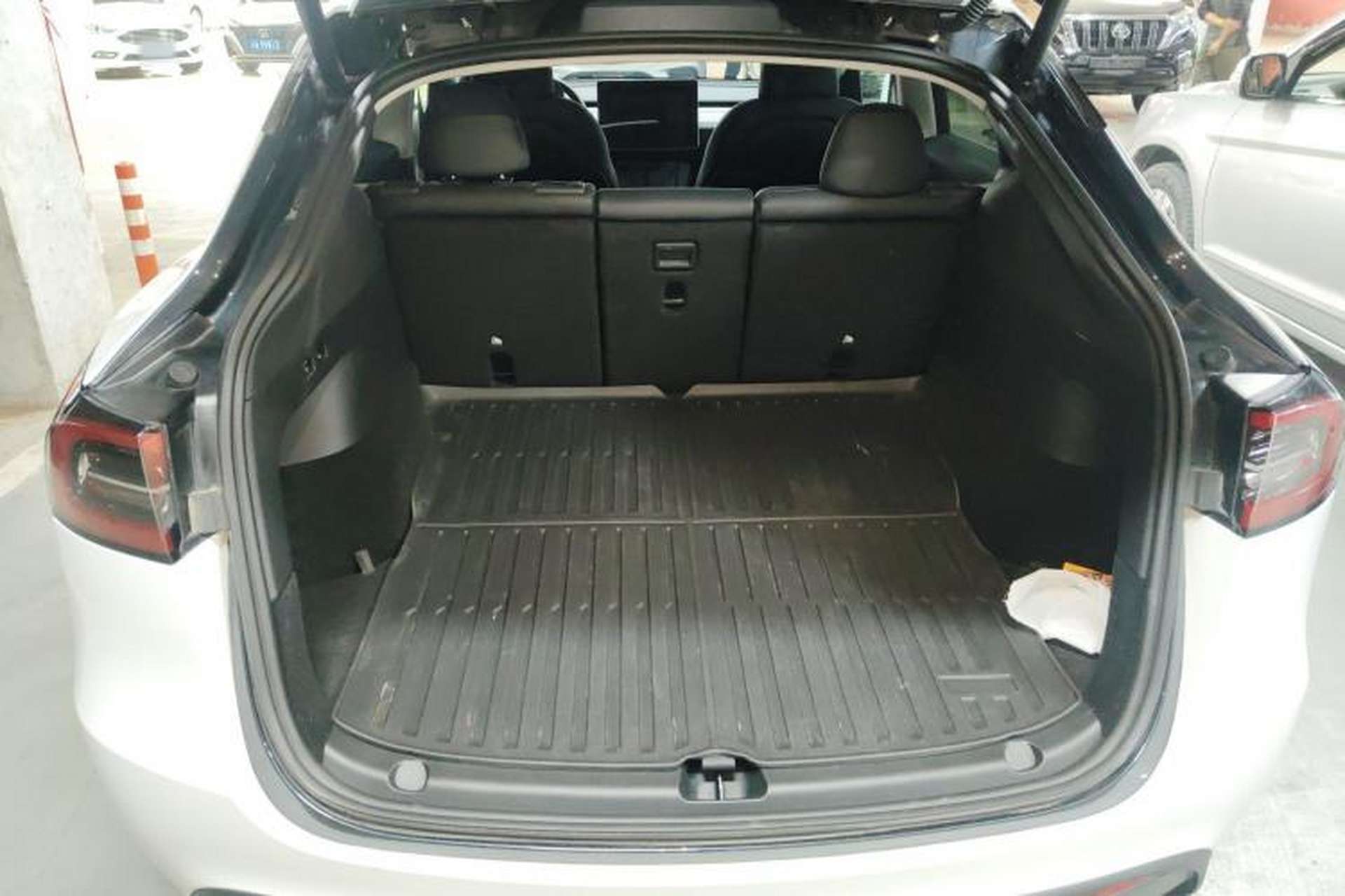 Used Tesla Model Y 2024 Rear-Wheel-Drive Version Trunk