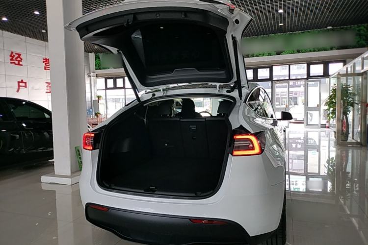 Used Tesla Model Y 2024 Long-Range All-Wheel-Drive Version Trunk