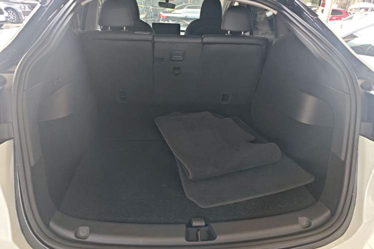 Used Tesla Model Y 2024 Long-Range All-Wheel-Drive Version Trunk