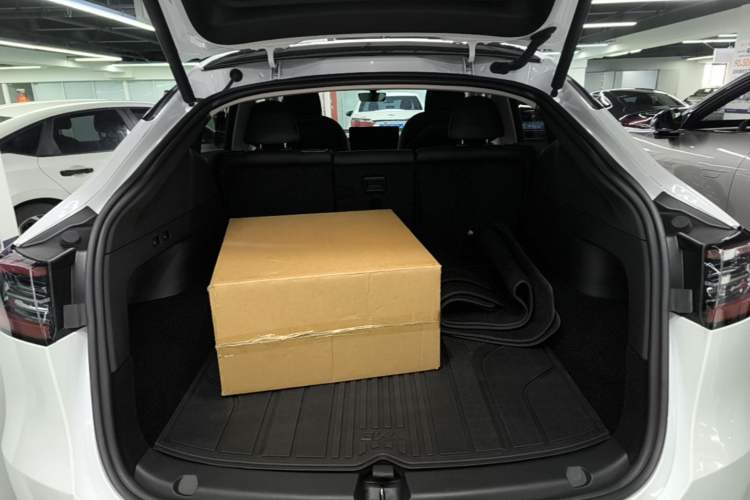 Used Tesla Model Y 2024 Rear-Wheel-Drive Version Trunk