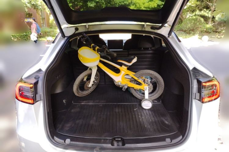 Used Tesla Model Y 2024 Long-Range All-Wheel-Drive Version Trunk