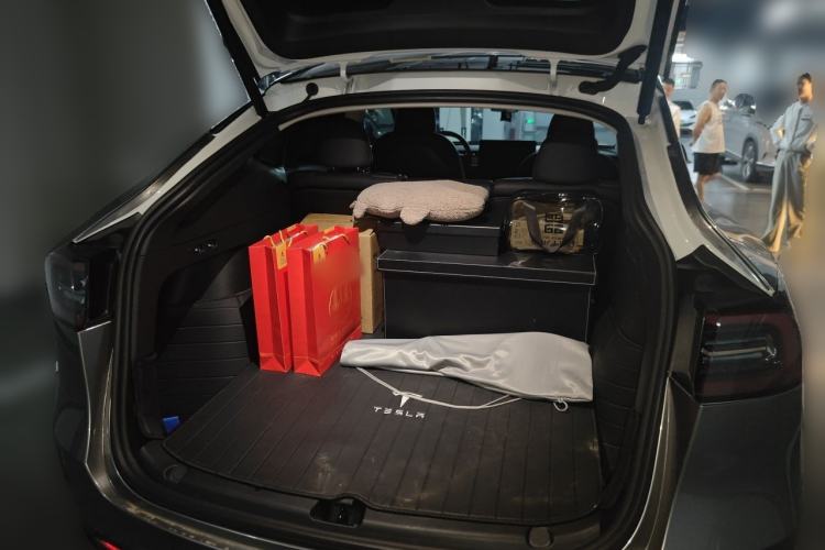 Used Tesla Model Y 2024 Long-Range All-Wheel-Drive Version Trunk