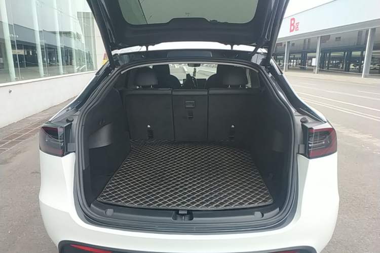Used Tesla Model Y 2024 Rear-Wheel-Drive Version Trunk