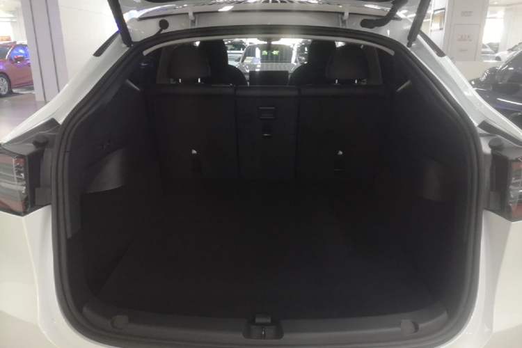Used Tesla Model Y 2024 Long-Range All-Wheel-Drive Version Trunk