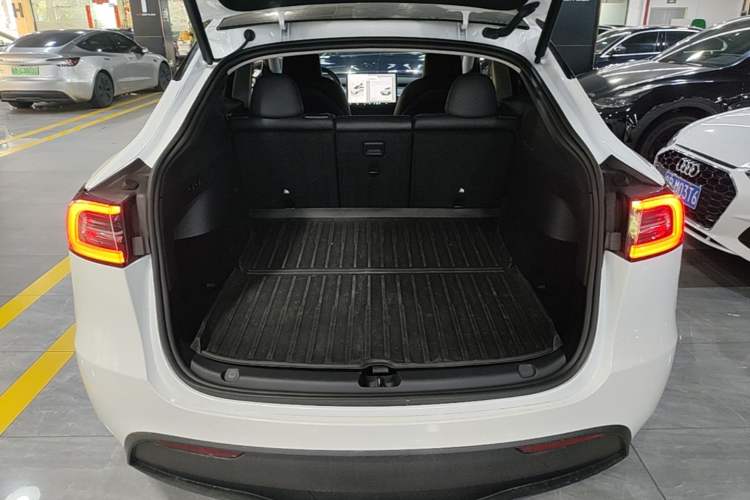 Used Tesla Model Y 2024 Rear-Wheel-Drive Version Trunk